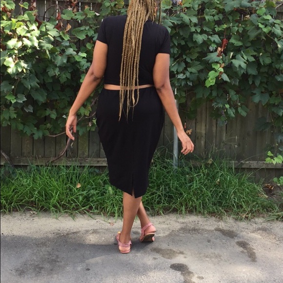 A black pencil skirt - Picture 3 of 3